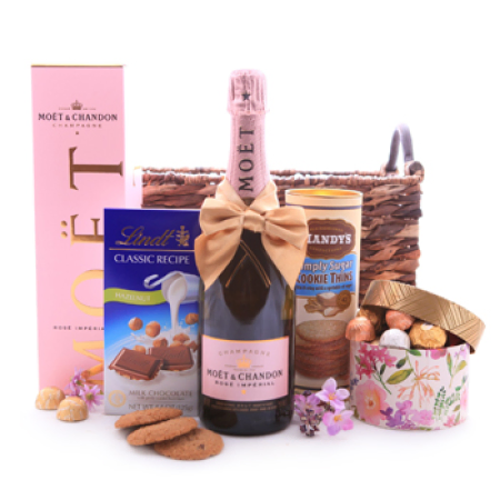 Panier Р“В  champagne Moet et Chandon Rose Imperial et friandises sucrР“В©es