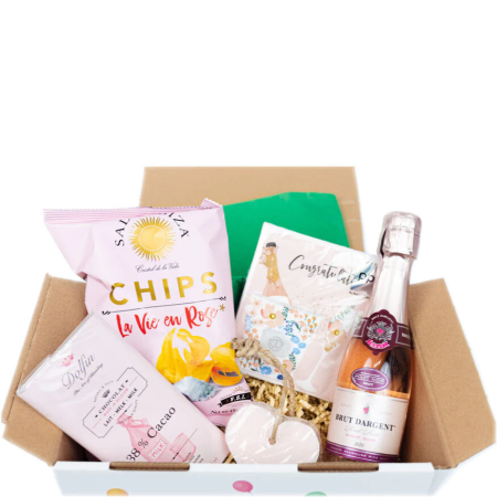 Délices élégants avec des collations et du prosecco