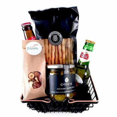 Panier de bières et de bouchées