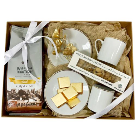 Ensemble de tasses à café dorées